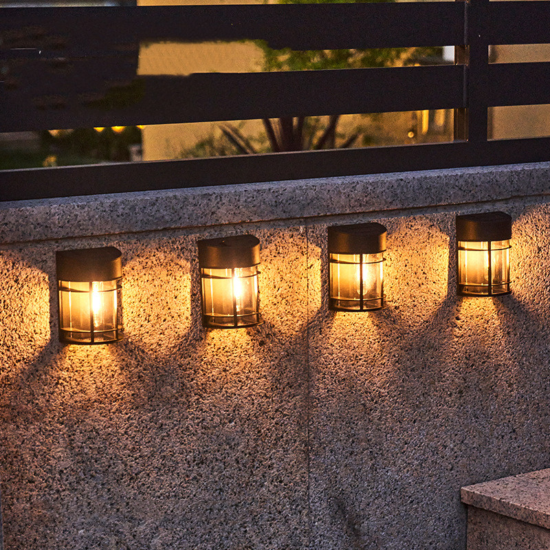 Außenwandleuchte mit Glas und Gitter – LED Gartenbeleuchtung, wetterfest für Terrasse & Balkon