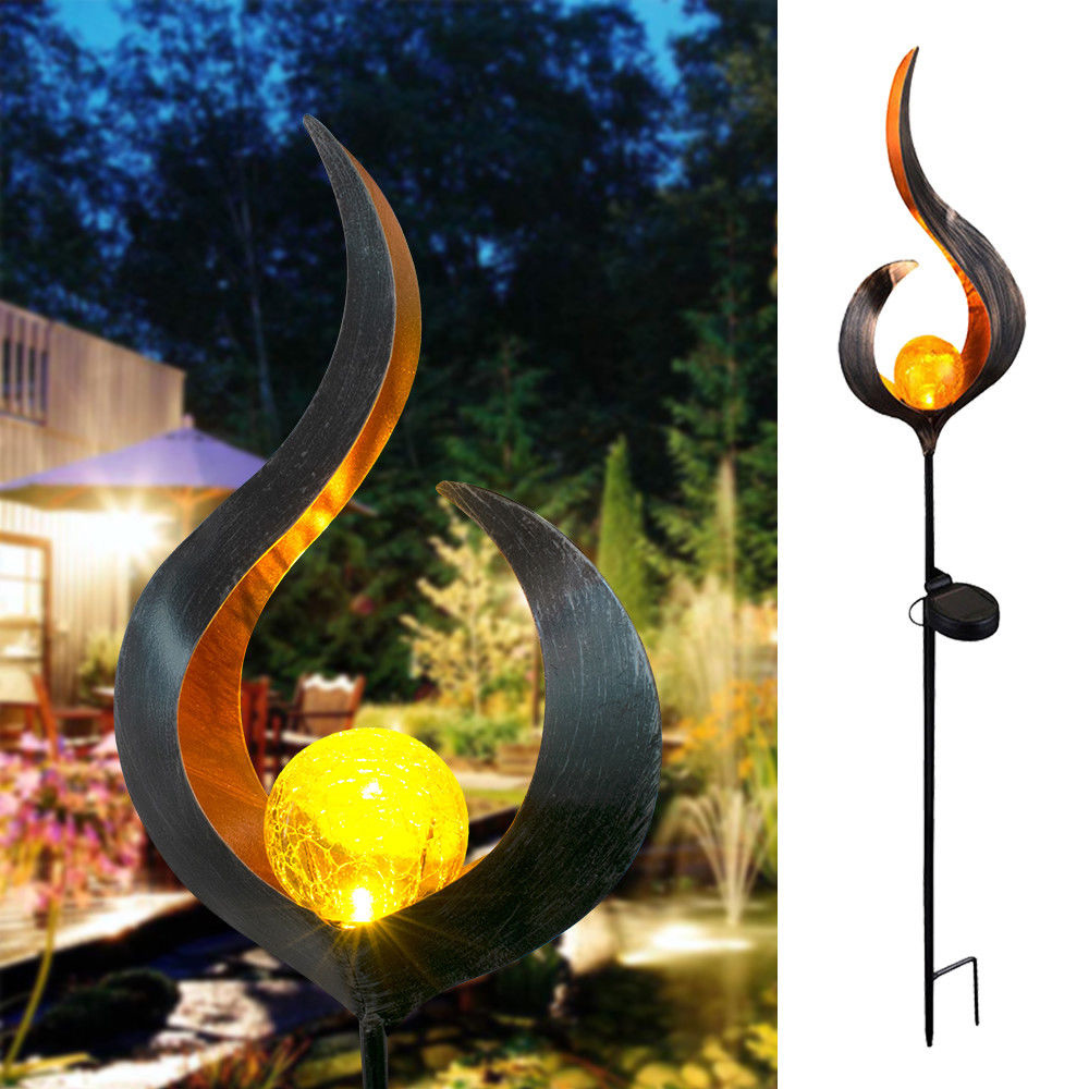 Solar Gartenleuchte aus Metall – Wasserdichtes LED Design in Mond-, Flammen-, Sonnen- oder Sternform