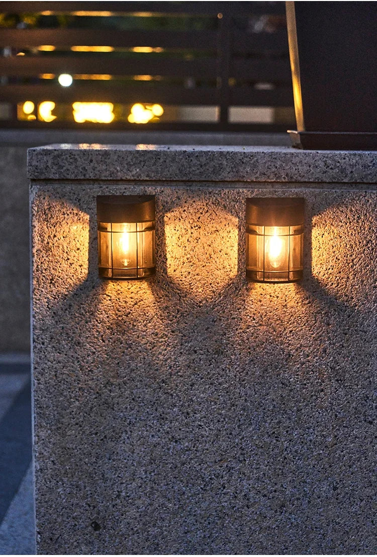 Außenwandleuchte mit Glas und Gitter – LED Gartenbeleuchtung, wetterfest für Terrasse & Balkon