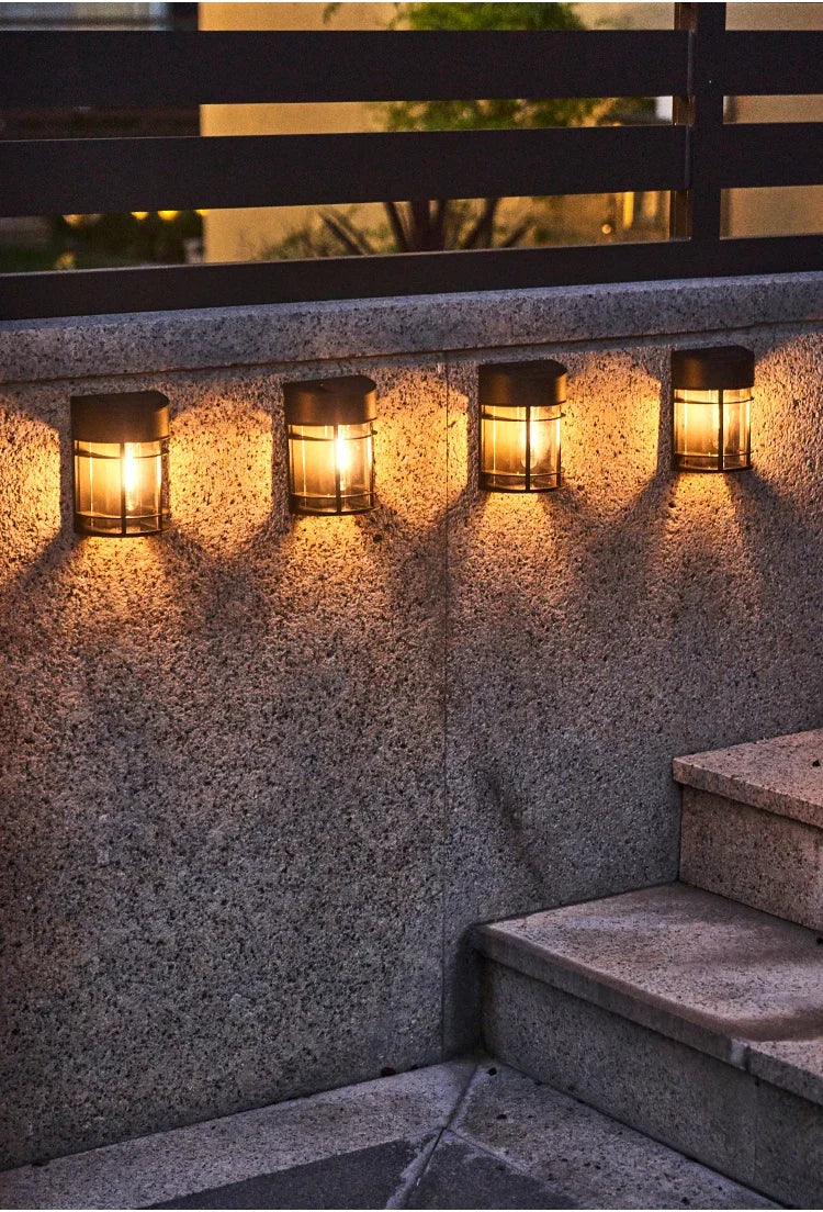 Außenwandleuchte mit Glas und Gitter – LED Gartenbeleuchtung, wetterfest für Terrasse & Balkon