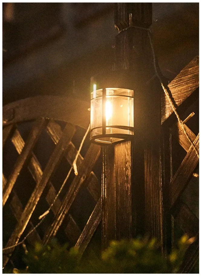 Außenwandleuchte mit Glas und Gitter – LED Gartenbeleuchtung, wetterfest für Terrasse & Balkon