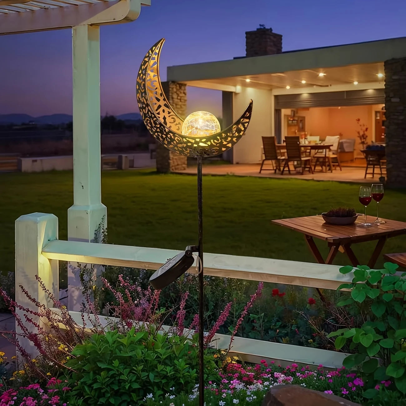 Solar Gartenleuchte aus Metall – Wasserdichtes LED Design in Mond-, Flammen-, Sonnen- oder Sternform