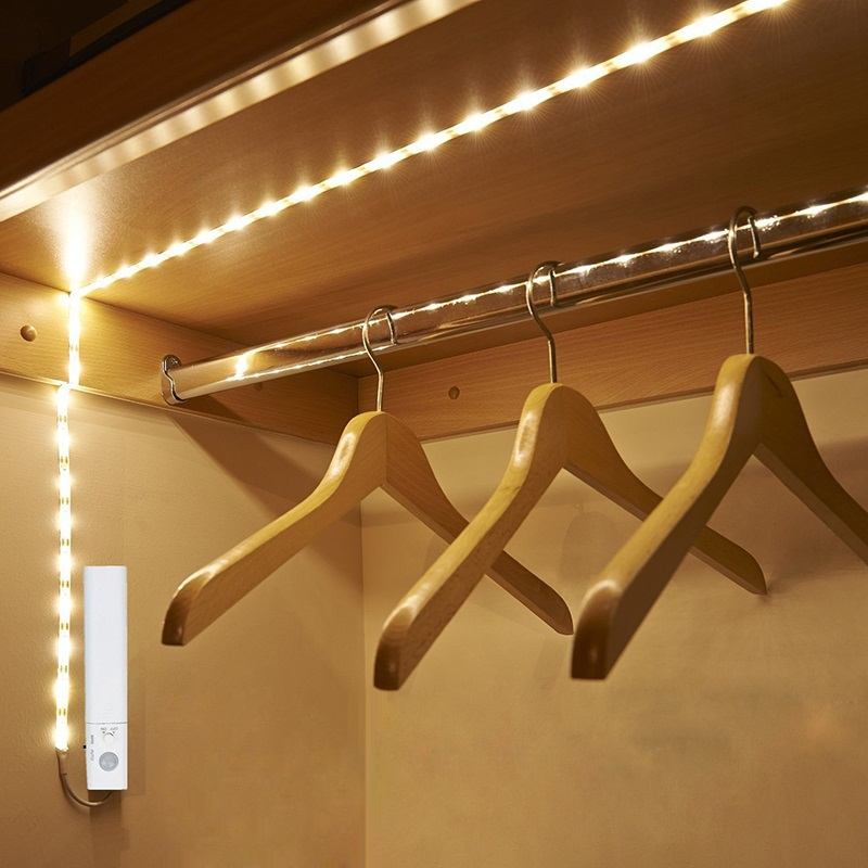 LED Lichtstreifen mit Fernbedienung – 2 Meter flexibler Strip für dekorative Beleuchtung in Schränken und Regalen