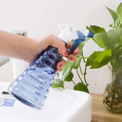 Verstellbare Sprühflasche mit ergonomischem Griff für einfache Handhabung und vielseitigen Einsatz
