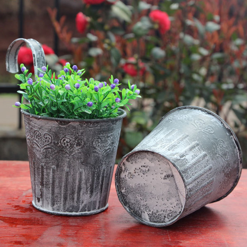 Hängender Metall Pflanztopf im Vintage Design – Dekorativer Blumentopf für Innen- und Außenbereich