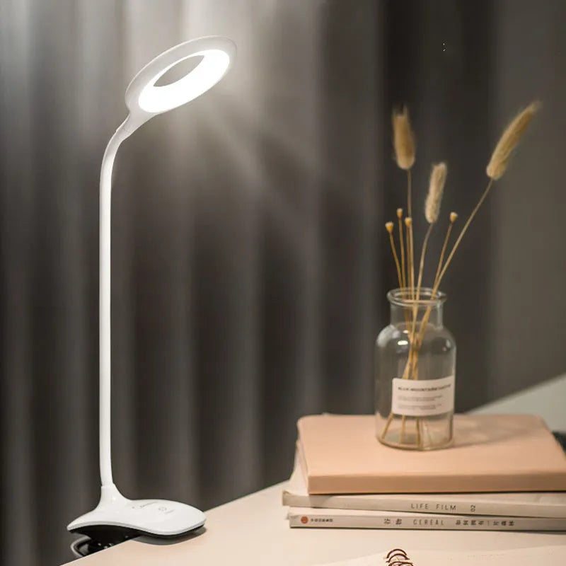 Wiederaufladbare LED Tischlampe mit Clip – Einstellbare Schreibtischleuchte für Homeoffice und Studium