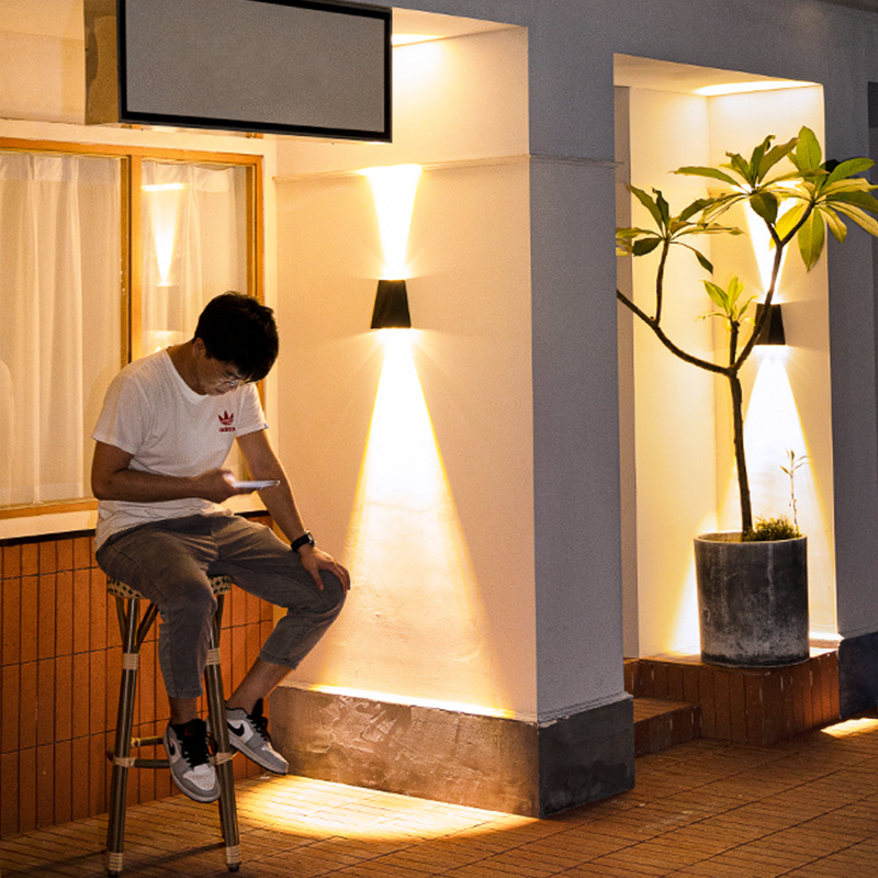 Moderne LED Außenwandleuchte mit Up & Down Licht – Wasserdichte Wandlampe für Hausfassade und Eingangsbereich