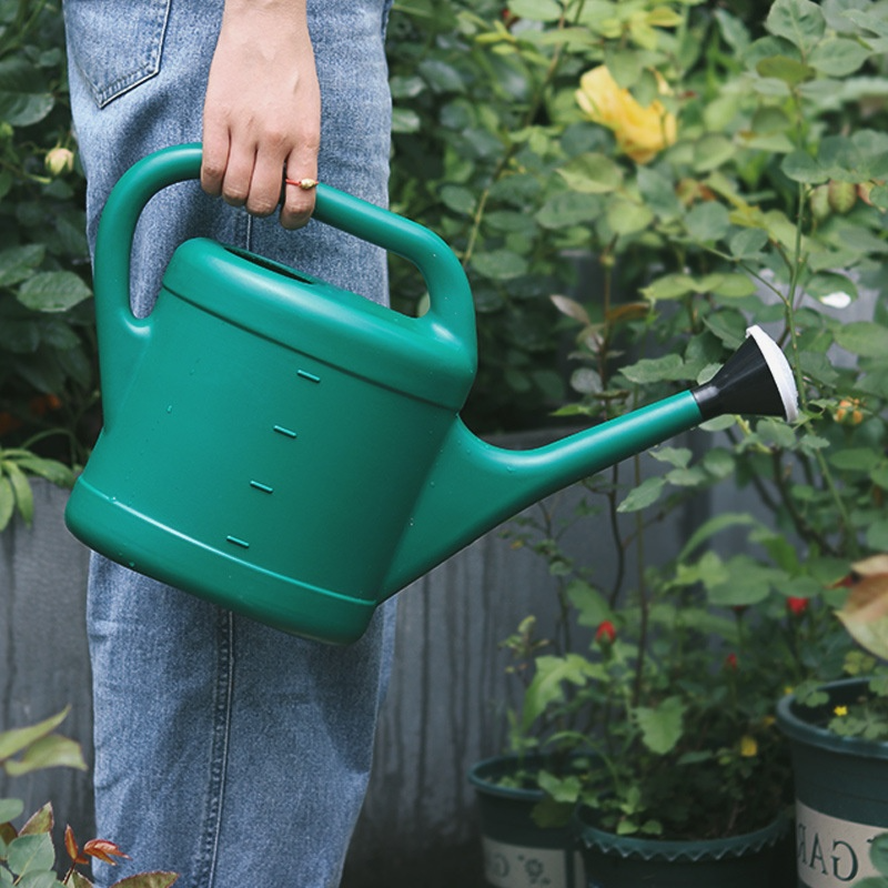 Großvolumige Gießkanne mit langem Ausguss – Kunststoff für Gartenpflege