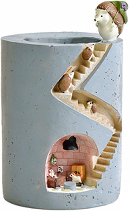 Dekorativer Pflanzentopf mit Igel- und Hasen-Miniatur – Kreatives Treppenhaus-Design für Pflanzen