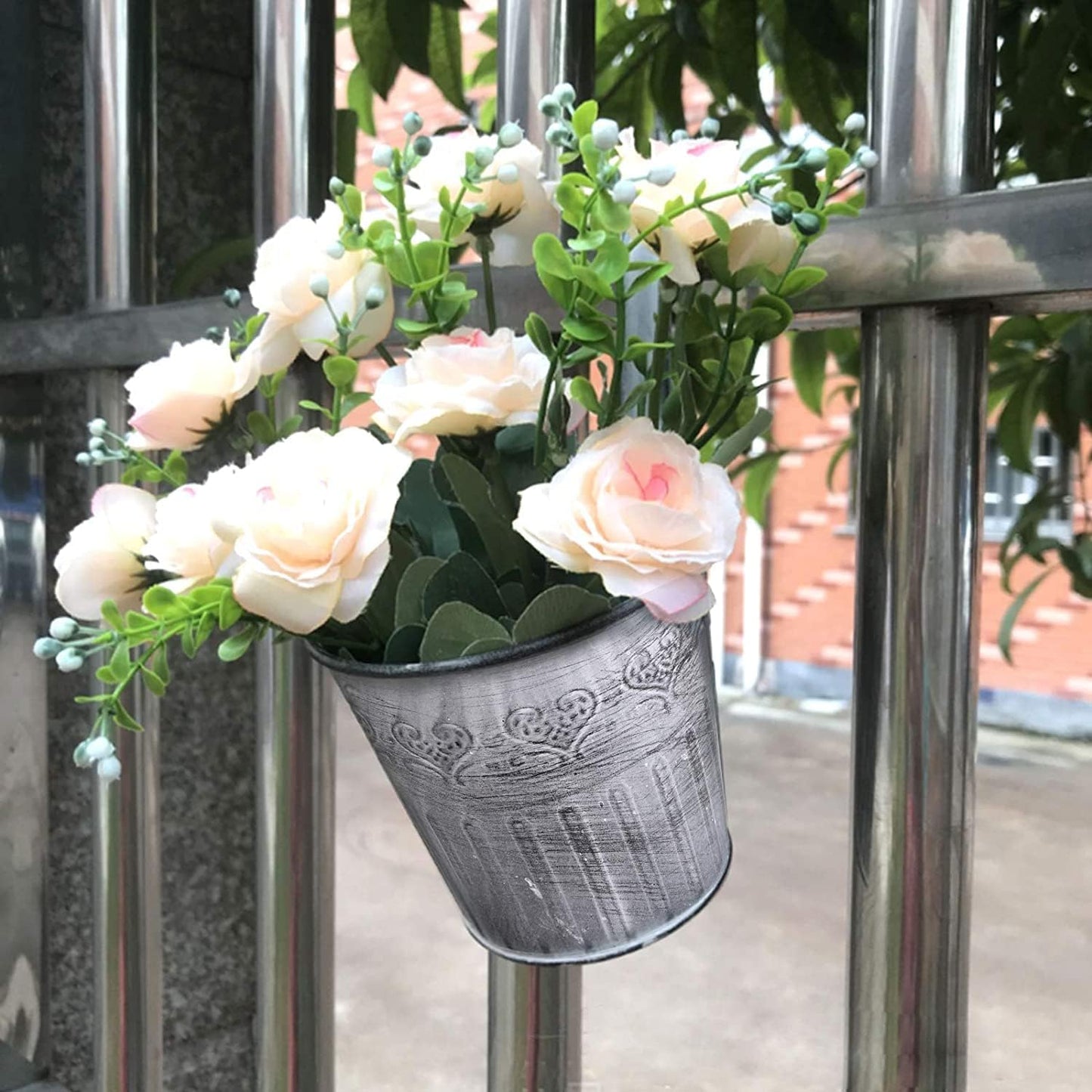 Hängender Metall Pflanztopf im Vintage Design – Dekorativer Blumentopf für Innen- und Außenbereich