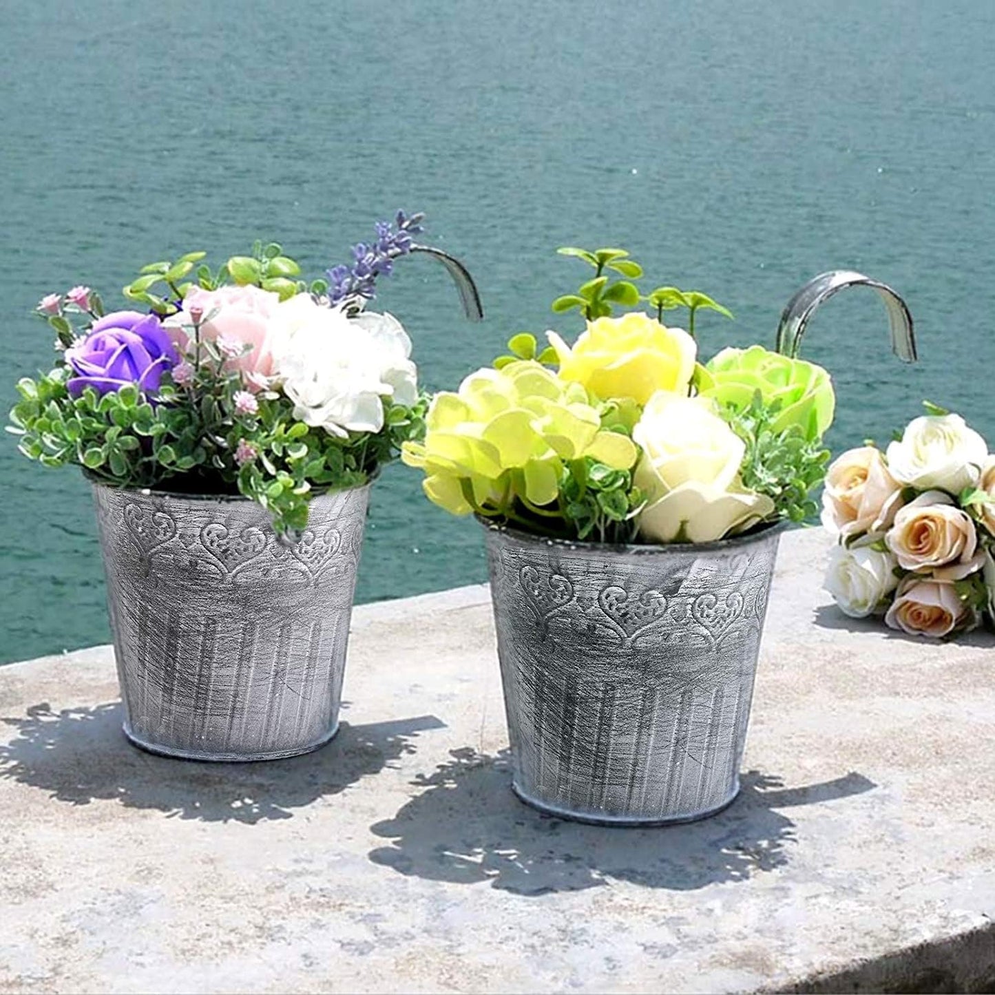 Hängender Metall Pflanztopf im Vintage Design – Dekorativer Blumentopf für Innen- und Außenbereich