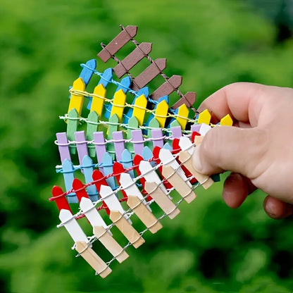 Miniatur Gartenzaun aus Holz – Bunte Deko für Feengarten und Modellbau