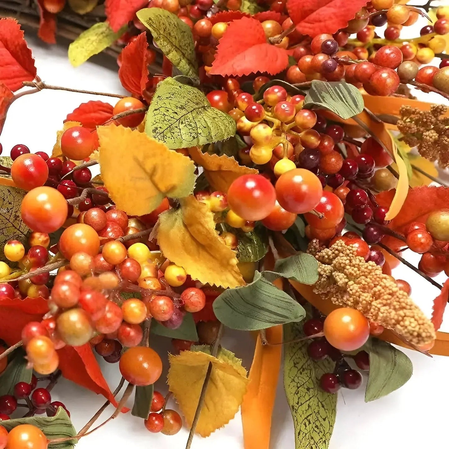 Herbstlicher Rattan-wandkranz Mit Beeren Und Blättern