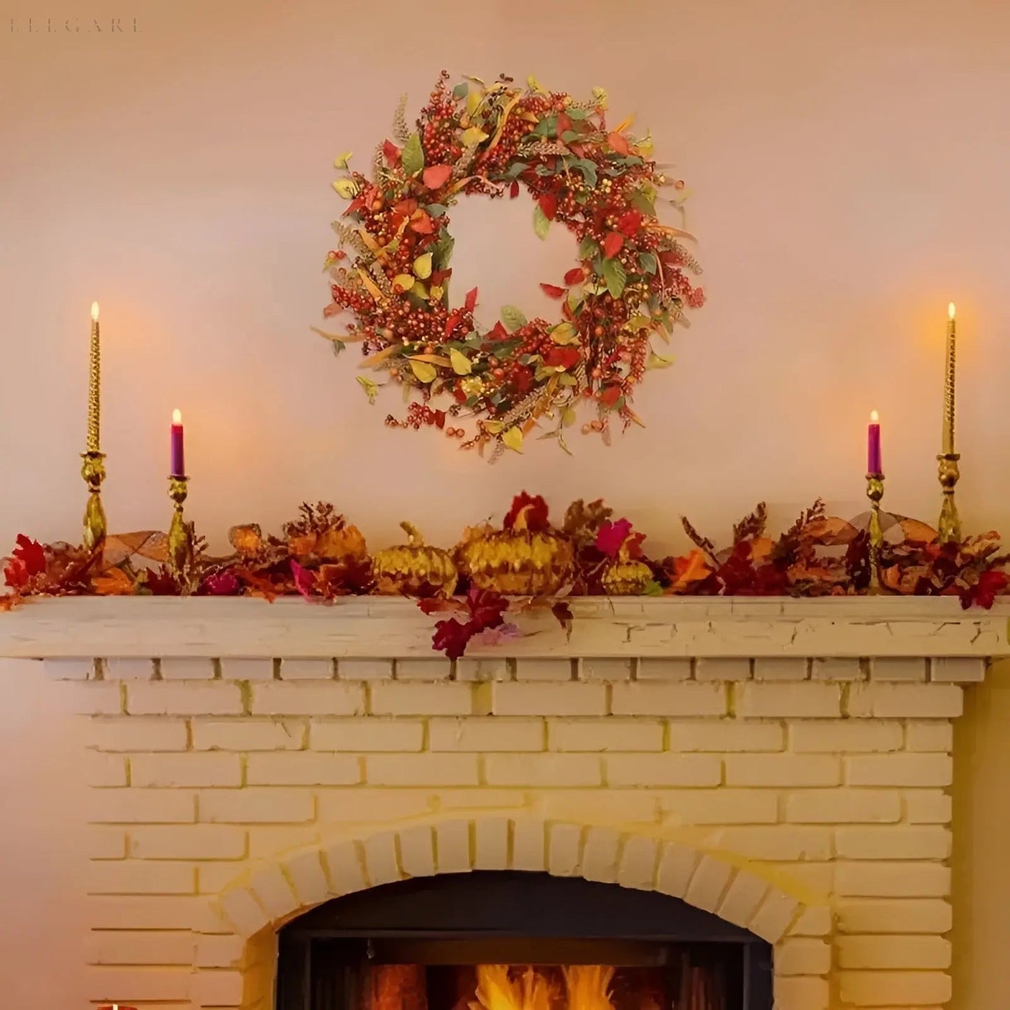 Herbstlicher Rattan-wandkranz Mit Beeren Und Blättern