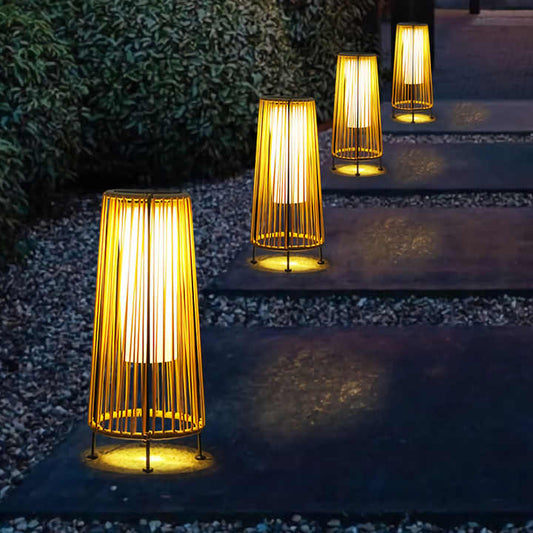 Solar LED Rattan-Laterne – Große Außenbeleuchtung im Oval-Design für Garten und Terrasse