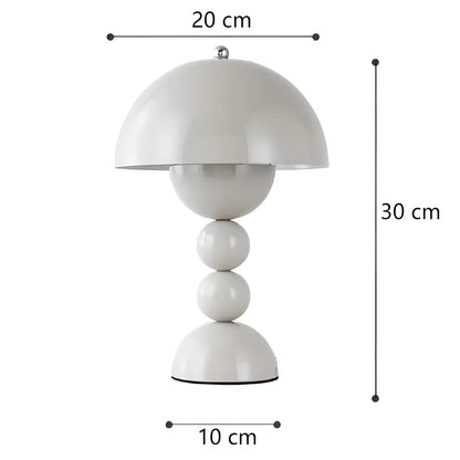 Moderne Tischlampe im Skandinavischen Design mit Goldakzenten