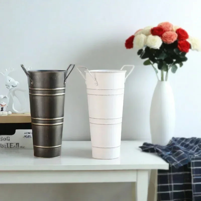 Retro Eisen-Blumeneimer mit Griffen – Dekorativer Metallblumentopf für Zuhause
