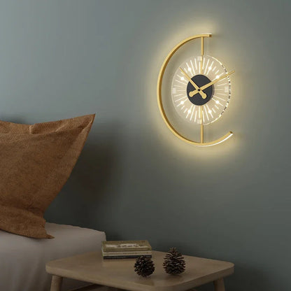 Elegante Wanduhr – Goldene Led-Leuchtuhr Im Modernen Design