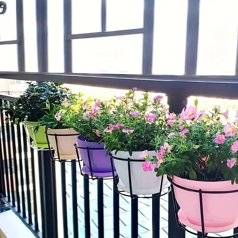 Praktischer Pflanzkübel Halter mit stabilem Metallgestell für Balkon und Terrasse