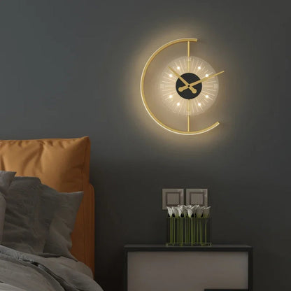 Elegante Wanduhr – Goldene Led-Leuchtuhr Im Modernen Design