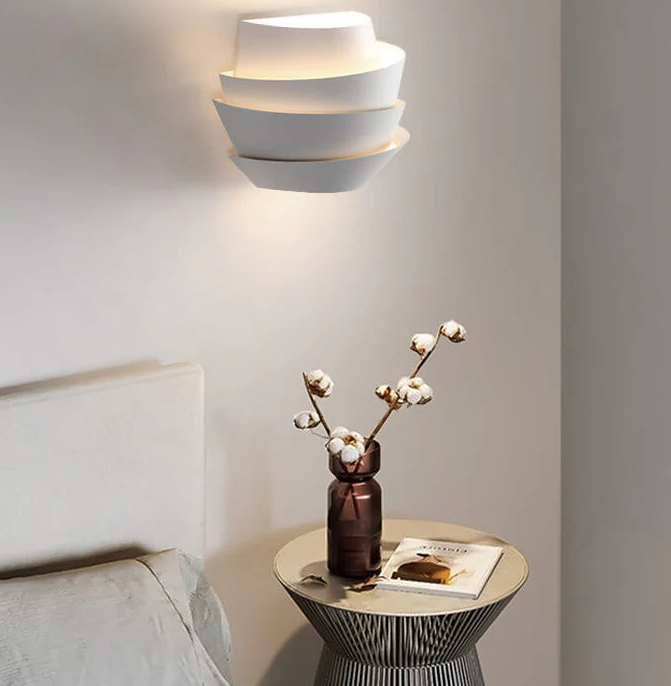 Nordische Wandlampe mit Dual-Lichtquellen