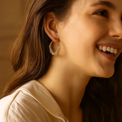 Elegante Goldfarbene Gedrehten Creolen Ohrringe mit Netzmuster