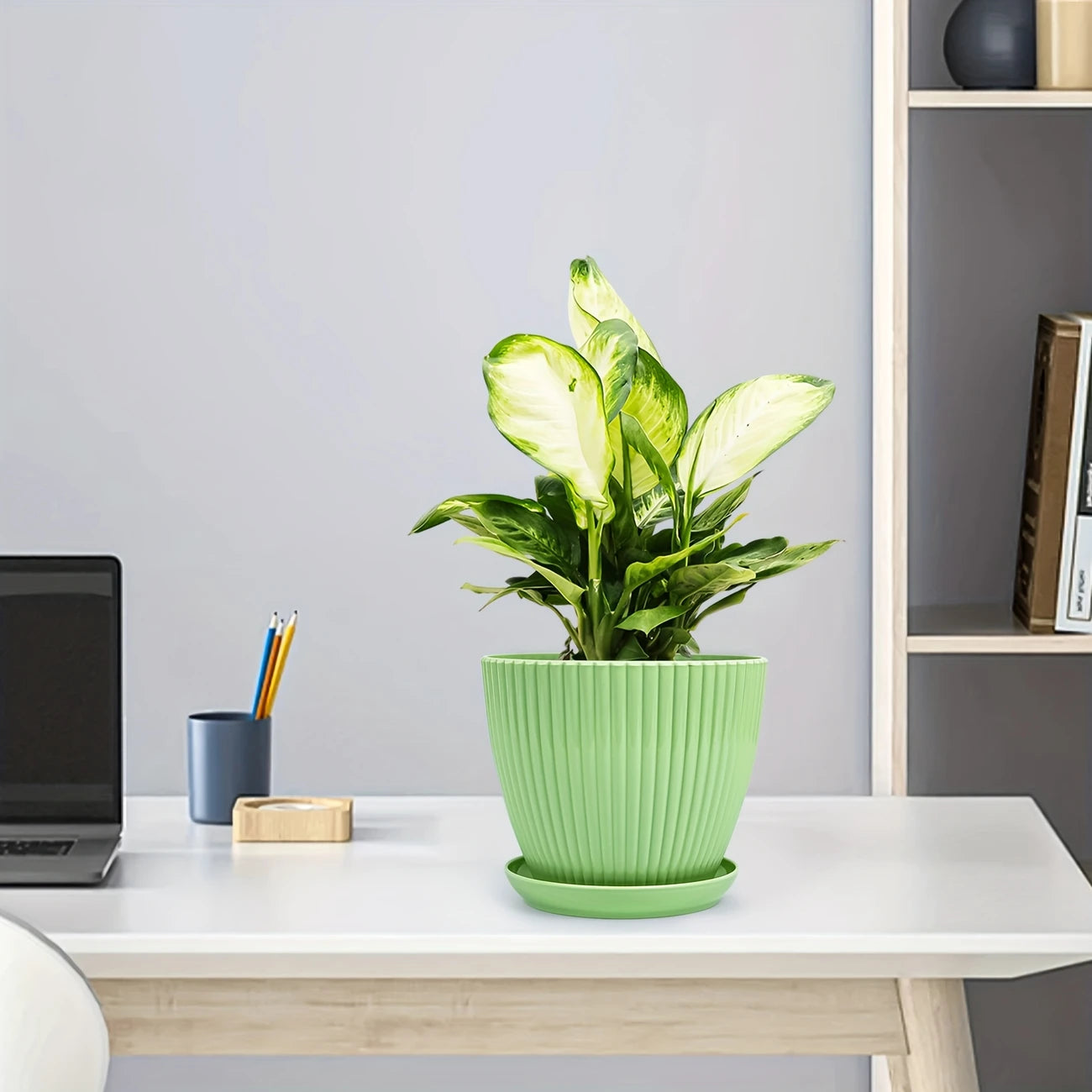 Blumentopf mit Rillenstruktur und Untersetzer – Stabiler Kunststofftopf für Pflanzen