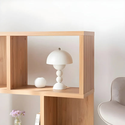 Moderne Tischlampe im Skandinavischen Design mit Goldakzenten