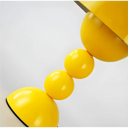 Moderne Tischlampe im Skandinavischen Design mit Goldakzenten
