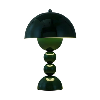 Moderne Tischlampe im Skandinavischen Design mit Goldakzenten