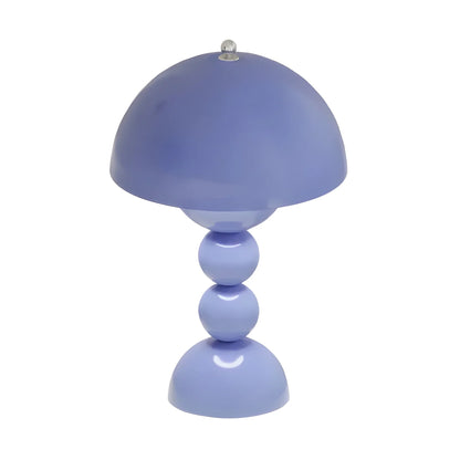 Moderne Tischlampe im Skandinavischen Design mit Goldakzenten