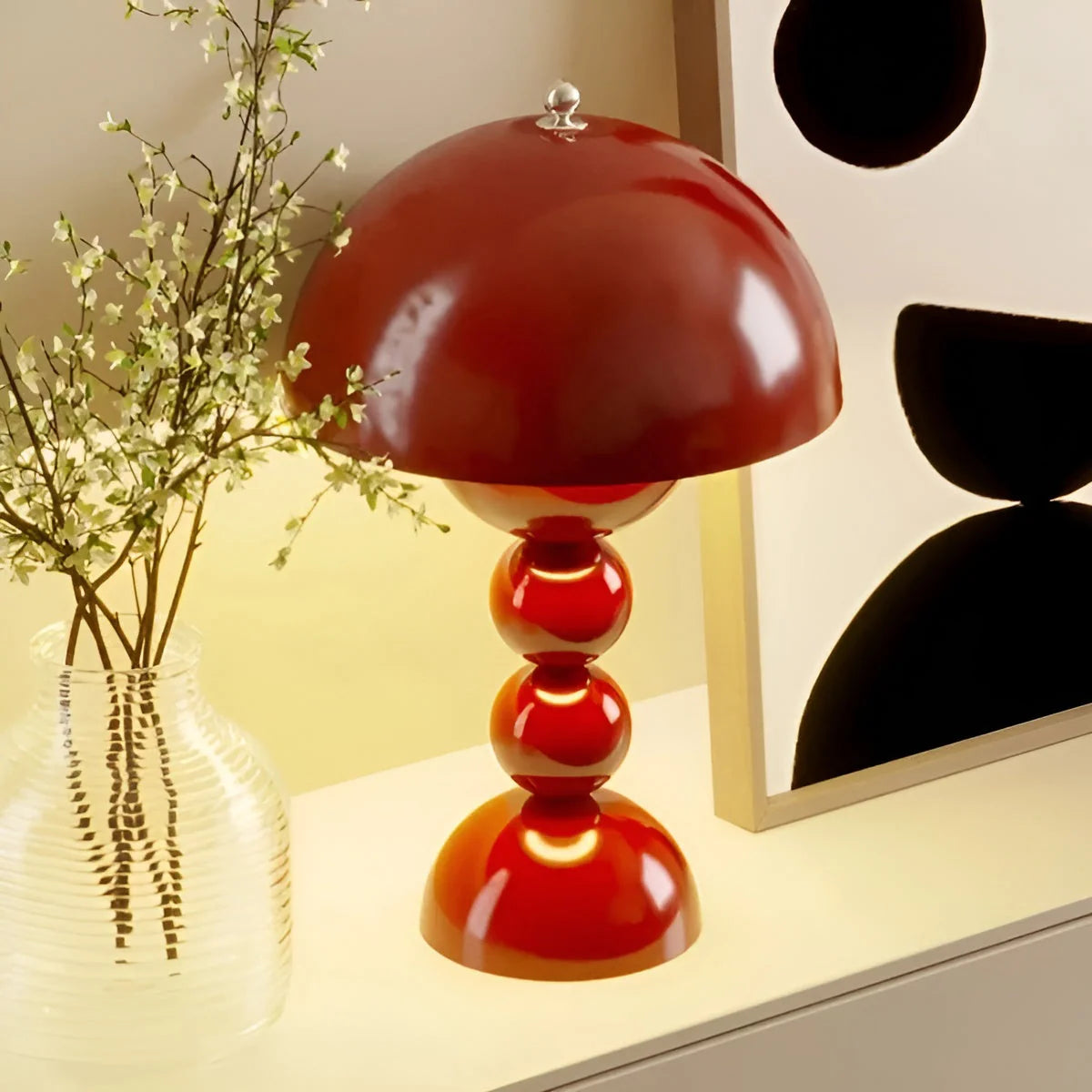 Moderne Tischlampe im Skandinavischen Design mit Goldakzenten